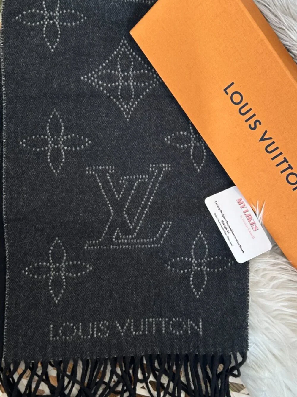 Louis Vuitton Mahina Scarf